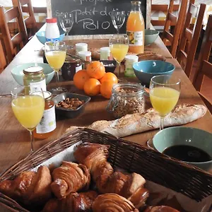 https://domaine-de-laverchere.hotels-rhonealpes.com